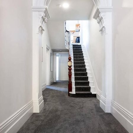 Generous Victorian Terrace In Cbd - Parking & Wifi Apartment Лонсестън Екстериор снимка