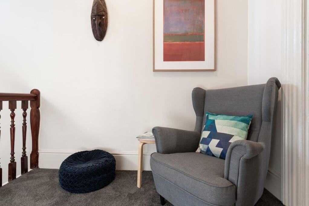 Generous Victorian Terrace In Cbd - Parking & Wifi Apartment Лонсестън Екстериор снимка