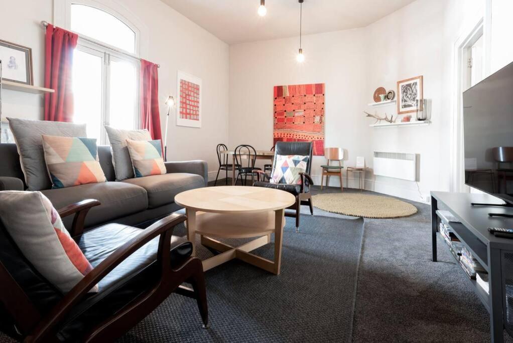 Generous Victorian Terrace In Cbd - Parking & Wifi Apartment Лонсестън Екстериор снимка